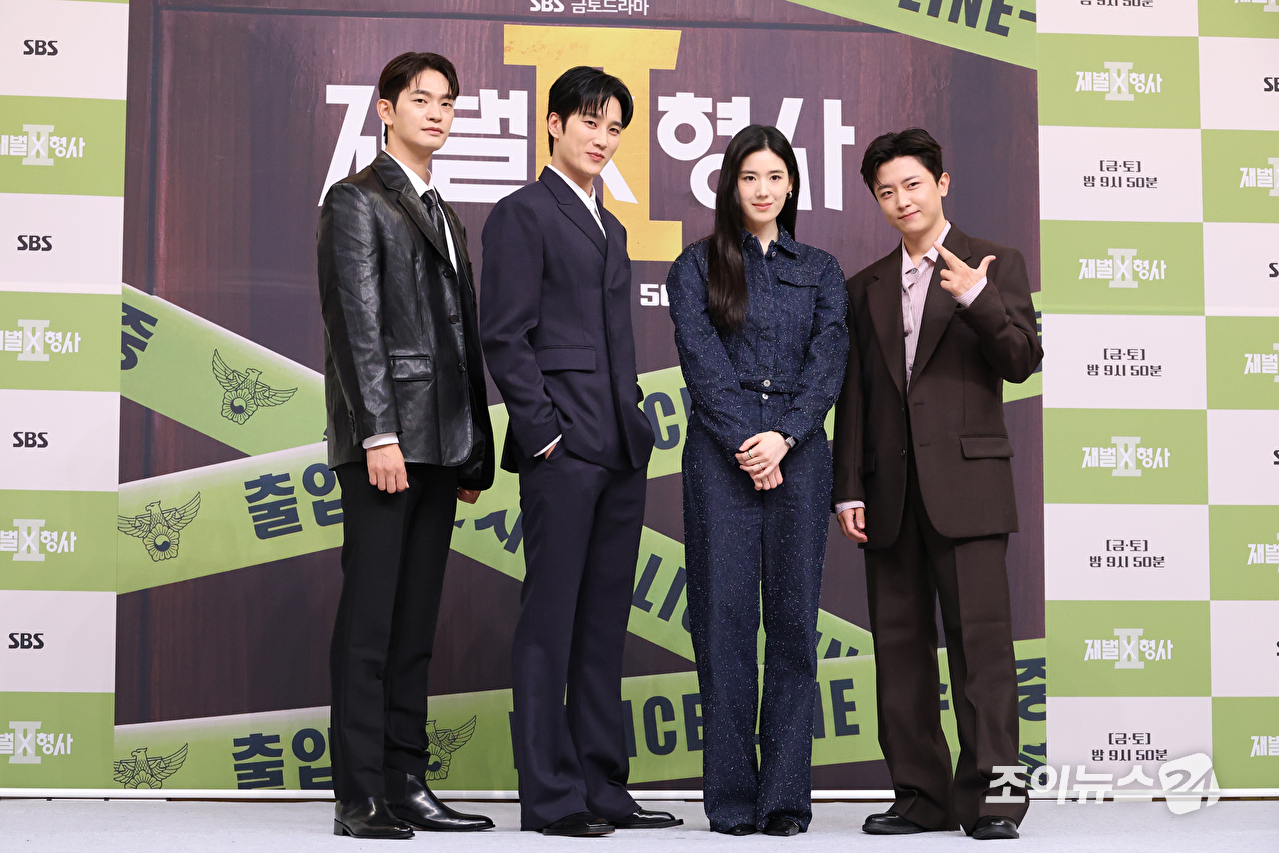 배우 김상준, 안보현, 정은채, 김신비가 4일 오전 서울 양천구 목동 SBS에서 진행된 SBS 새 금토드라마 '재벌X형사2' 제작발표회에 참석해 포즈를 취하고 있다. [사진=문수지 기자]
