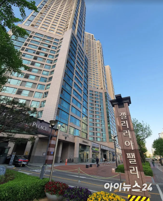 오피스텔이 '아파트 대체재'로서 몸값을 올리고 있다. 사진은 서울 영등포구의 오피스텔 건물. [사진=김민지 기자]