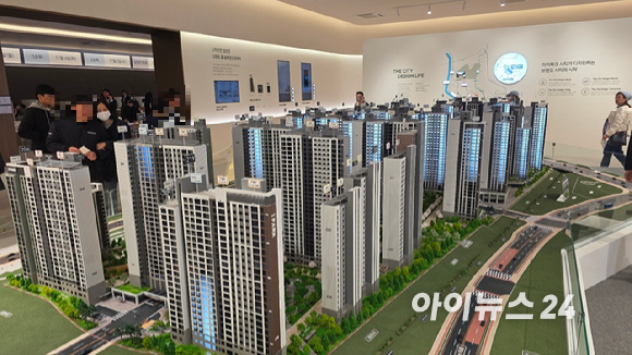 31일 경기 파주시 '운정 아이파크 시티' 견본주택에 설치된 모형도. 2025.10.31 [사진=이수현 기자]