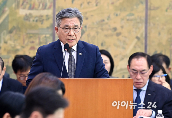 허민 국가유산청장이 11일 서울 여의도 국회에서 열린 문화체육관광위원회 전체회의에서 예산안 제안설명을 하고 있다. [사진=곽영래 기자]