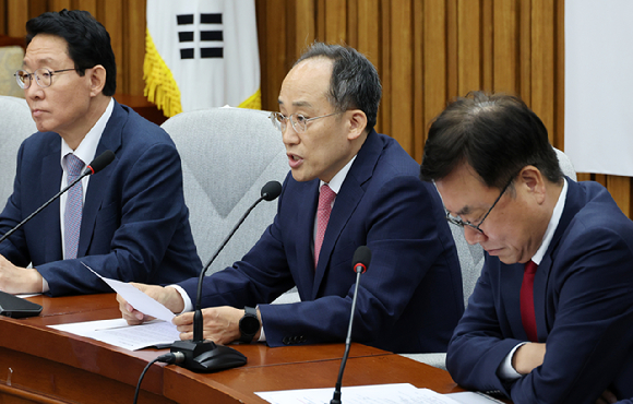 추경호(가운데) 국민의힘 원내대표가 4일 오전 서울 여의도 국회에서 열린 원내대책회의에서 발언하고 있다. [사진=뉴시스]