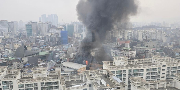 15일 오후 1시29분께 서울 성동구 무학여고에서 화재가 발생했다. [사진=연합뉴스 ]