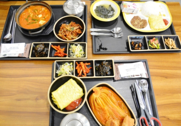 어린이 정식을 시켰다가 식당 직원에게 면박을 받았다는 한 성인의 사연이 공개됐다. 사진은 본 기사 내용과 무관. [사진=X 갈무리 ]