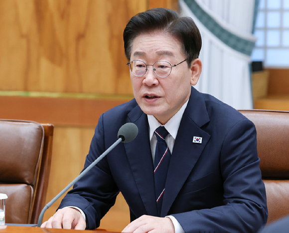 이재명 대통령이 14일 청와대에서 열린 샤브카트 미르지요예프 우즈베키스탄 대통령과의 확대 정상회담에서 발언하고 있다. 2026.9.14 [사진=연합뉴스]