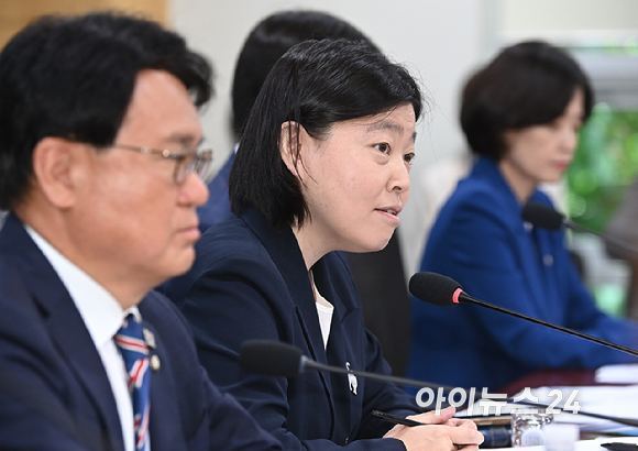 임은정 서울동부지검장이 29일 서울 여의도 국회에서 '검찰개혁의 쟁점은 무언인가 : 국민이 바라는 검찰개혁의 속도와 방향'을 주제로 열린 검찰개혁 긴급 공청회에서 발언하고 있다. [사진=곽영래 기자]
