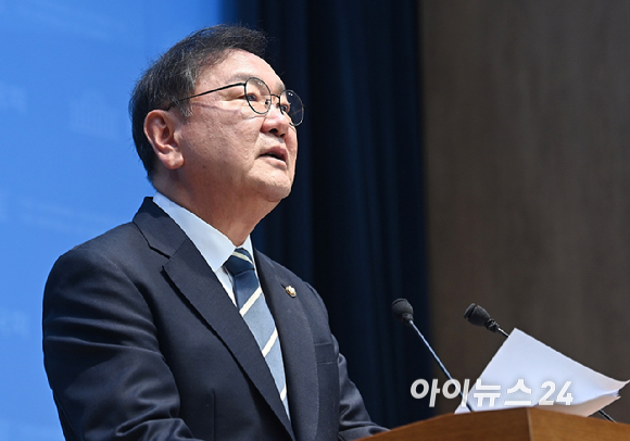 김태년 더불어민주당 의원이 4일 서울 여의도 국회 소통관에서 국회의장 선거 출마 기자회견을 하고 있다. [사진=곽영래 기자]