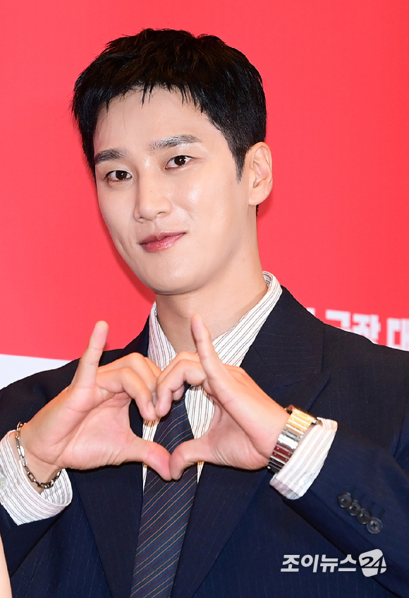 배우 안보현이 7일 오후 서울 용산구 CGV용산아이파크몰에서 열린 영화 '악마가 이사왔다'(감독 이상근) VIP 시사회에 참석하고 있다. [사진=정소희 기자]