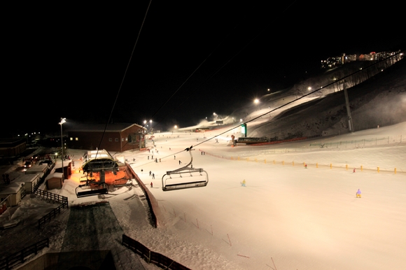 부영그룹이 운영하는 오투리조트 스키장이 야간개장에 나선다. [사진=부영그룹]