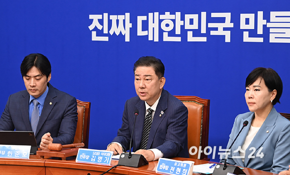 김병기 더불어민주당 대표 직무대행 겸 원내대표가 16일 오전 서울 여의도 국회에서 열린 최고위원회의에서 발언하고 있다. [사진=곽영래 기자]