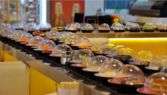 회전초밥집을 찾았다가 계산 과정에서 사장으로부터 '출입금지' 통보를 받았다는 사연이 알려졌다. 사진은 광어 초밥. [사진=픽사베이]