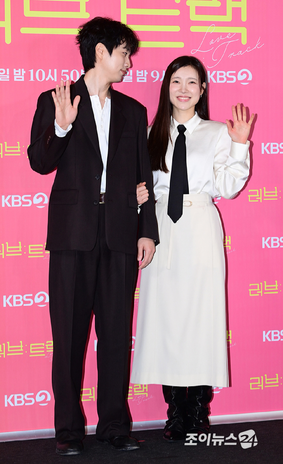 배우 문동혁과 김아영이 11일 오후 서울 영등포동 CGV영등포에서 열린 2025 KBS 2TV 단막 프로젝트 '러브 : 트랙' 제작발표회에 참석하고 있다. [사진=정소희 기자]
