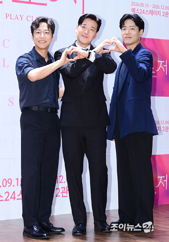 배우 오만석-배수빈-홍우진이 2일 오후 서울 종로구 대학로 이음아트홀에서 열린 연극 '클로저' 제작 발표회에 참석하고 있다. [사진=정소희 기자]