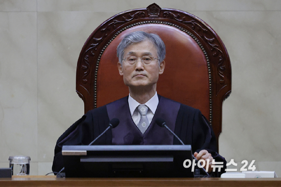 조희대 대법원장이 1일 오후 서울 서초구 대법원에서 이재명 더불어민주당 대선 후보의 공직선거법 위반 사건 상고심 선고를 위해 재판을 준비하고 있다. [사진=사진공동취재단]