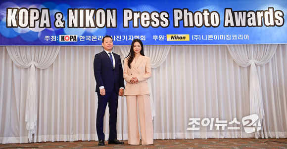 배우 김태리가 19일 오전 서울 강남구 호텔리베라 청담에서 열린 한국온라인사진기자협회(Korea Online Press Photographers Association, 이하 코파(KOPA), 회장 정소희)가 주최하고 니콘이미징코리아(대표이사 정해환)가 후원하는 '2022 코파 & 니콘 프레스 포토 어워즈(KOPA & NIKON Press Photo Awards)'에 사진기자들이 뽑은 포토제닉으로 참석하고 있다. [사진=문수지 기자]