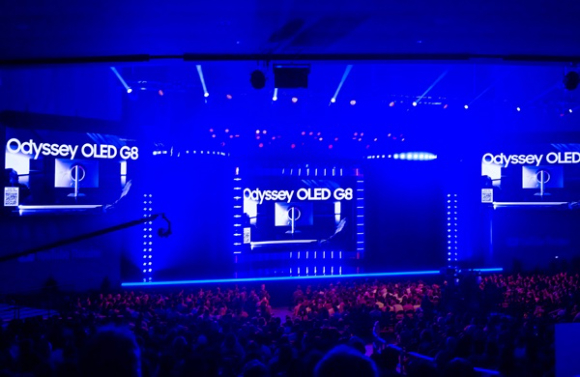 삼성전자가 북미 최대 온오프라인 게임쇼 '서머 게임 페스트'에서 게이밍 모니터 신제품 '오디세이 OLED G8'의 출시를 알리고 있는 모습. [사진=삼성전자]