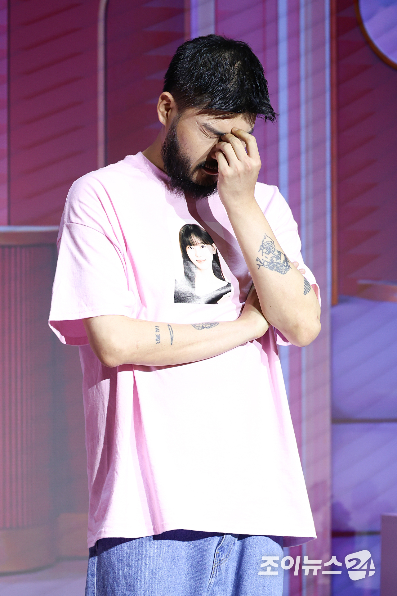 가수 카더가든이 1일 오전 서울 마포구 호텔 나루 서울 엠갤러리에서 진행된 넷플릭스 예능 '모태솔로지만 연애는 하고 싶어 시즌2' 제작발표회에 참석해 포즈를 취하고 있다. [사진=문수지 기자]