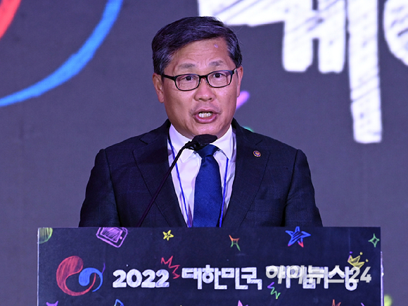 전병극 문화체육관광부 제1차관이 오는 22일 한국게임산업협회를 방문해 게임산업진흥 중장기계획을 논의한다. 사진은 '2022 대한민국 게임대상'에서 축사를 하고 있는 전병극 차관. 