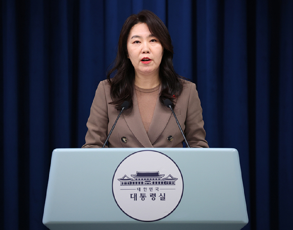 강유정 대변인이 4일 용산 대통령실에서 이날 열린 수석보좌관회의 관련 브리핑을 하고 있다. 2025.12.4 [사진=연합뉴스]