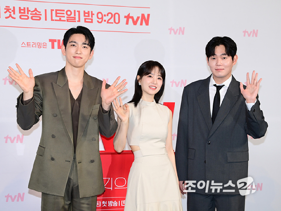 배우 박진영-박보영-류경수가 21일 오후 서울 영등포구 CGV 영등포에서 열린 tvN '미지의 서울' 제작발표회에서 참석하고 있다. [사진=정소희 기자]