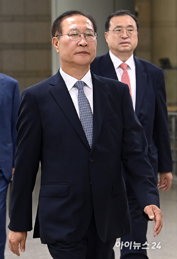 내란 중요임무 종사 및 직권남용 등 혐의를 받는 박성재 전 법무부장이 22일 오후 서울 서초구 서울중앙지방법원에서 열린 1심 선고 공판에 출석하고 있다. [사진=곽영래 기자]