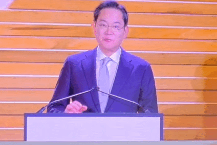 이재용 삼성전자 회장이 28일(현지시간) 미국 워싱턴D.C.에서 열린 '이건희 컬렉션' 갈라 행사에서 영어로 인사말을 하고 있다. [사진=삼성]