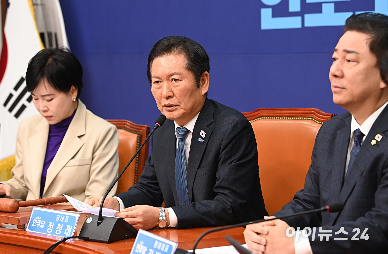 정청래 더불어민주당 대표가 17일 서울 여의도 국회에서 열린 최고위원회의에서 발언하고 있다. [사진=곽영래 기자]