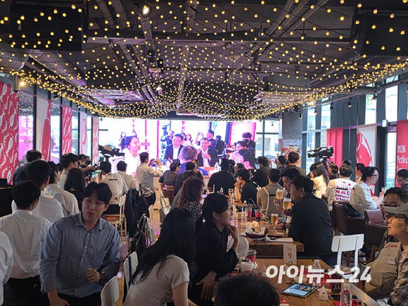 참가자 이장윤 씨가 퍼펙트 서브를 진행하고 있다. [사진=구서윤 기자]