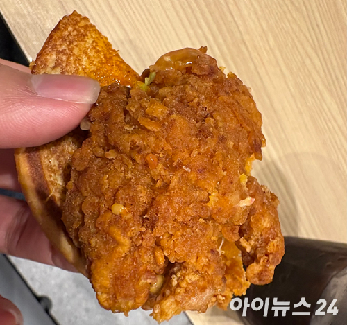맥크리스피 고추장 버터와 맥스파이시 고추장 버터. [사진=설래온 기자 ]