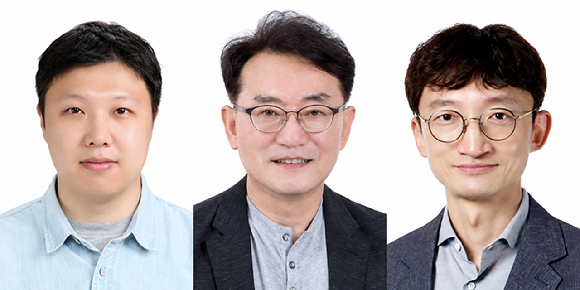 매년 국내외 주요 이슈를 진단하고 대응 방안을 논의하는 아이포럼 2025가 '지금은 인공지능 대전환(AX):AI 3대 강국 어떻게 만들 것인가&rsquo;라는 주제로 23일 서울 여의도 FKI타워에서 열렸다. 김정호 한국과학기술원(KAIST) 전기 및 전자공학부 교수가 AI 강국으로 가는 길이라는 주제로 기조연설을 하고 있다. [사진=곽영래 기자]