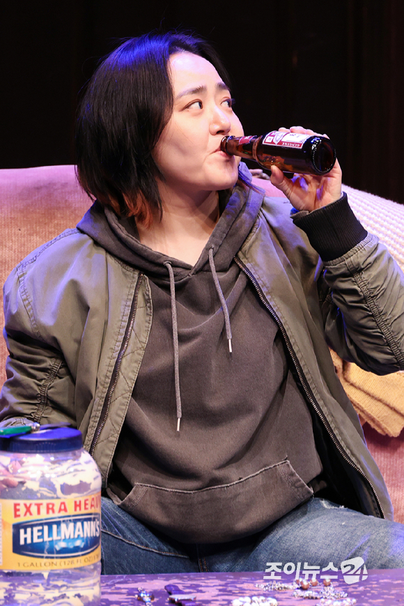 배우 문근영이 19일 오후 서울 종로구 동숭동 대학로티오엠에서 진행된 연극 '오펀스' 프레스콜에 참석해 열연을 펼치고 있다. [사진=문수지 기자]