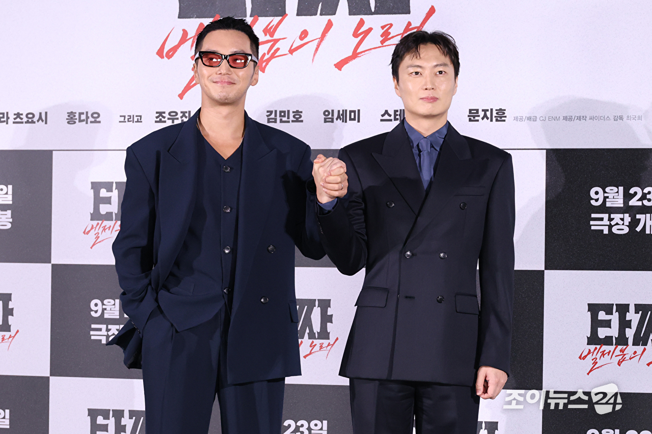 배우 변요한, 노재원이 18일 서울 용산구 CGV용산아이파크몰점에서 진행된 영화 '타짜: 벨제붑의 노래'(감독 최국희) 제작보고회에 참석해 포즈를 취하고 있다. [사진=문수지 기자]