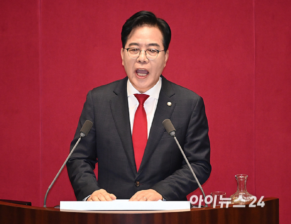 송언석 국민의힘 원내대표가 10일 서울 여의도 국회 본회의에서 교섭단체 대표 연설을 하고 있다. [사진=곽영래 기자]