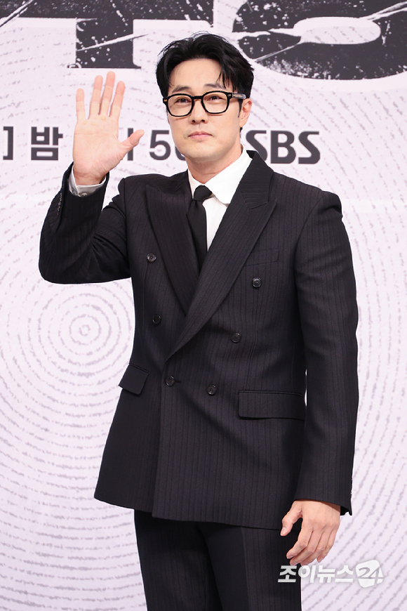 배우 소지섭이 25일 오후 서울 양천구 목동 SBS에서 진행된 SBS 새 금토드라마 '김부장' 제작발표회에 참석해 포즈를 취하고 있다. [사진=문수지 기자]