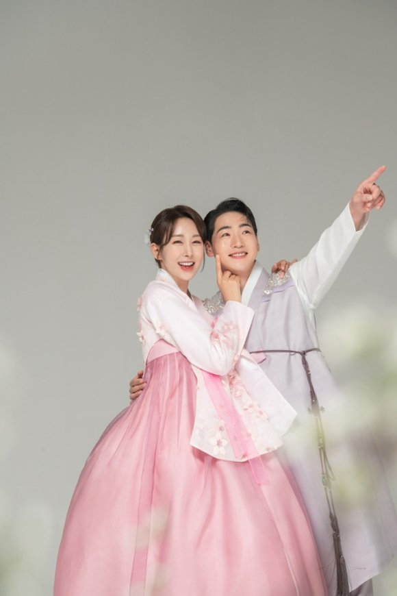 한영, 박군의 웨딩화보가 공개됐다. [사진=생각엔터테인먼트]