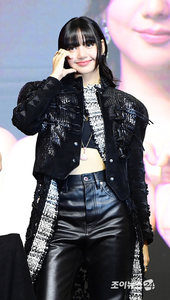 그룹 블랙핑크(BLACK PINK) 리사가 9일 오후 서울 영등포구 타임스퀘어 영등포점에서 진행된 '본 핑크 인 시네마스(BORN PINK IN CINEMAS)' 핑크 카펫 행사에 참석하고 있다. [사진=정소희 기자]