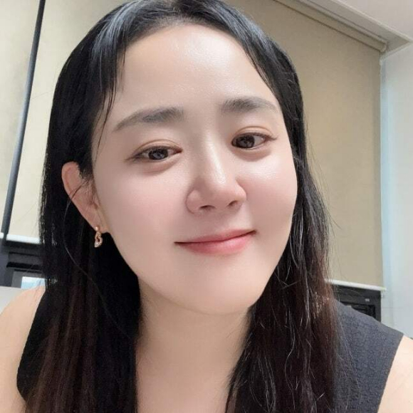 문근영, 다이어트했나? 얼굴살 쏙 빠진 근황 '깜짝'