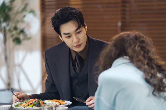 배우 김영광과 채수빈이 넷플릭스 시리즈 '나를 충전해줘'에서 열연하고 있다. [사진=넷플릭스]