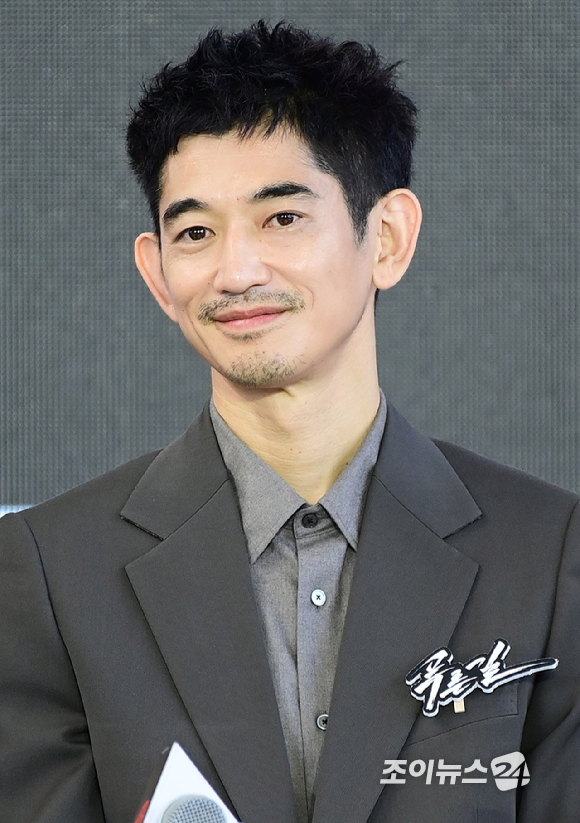 배우 나가야마 에이타가 9일 부산 해운대구 영화의전당에서 열린 제31회 부산국제영화제 '푸른길' 오픈토크에 참석하고 있다. [사진=정소희 기자]
