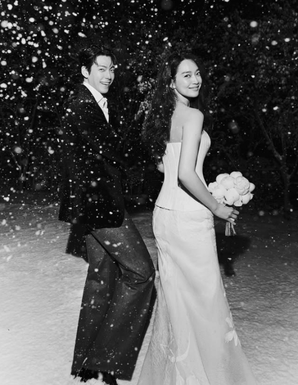 신민아-김우빈의 결혼화보가 공개됐다. [사진=AM엔터테인먼트 공식 소셜미디어]