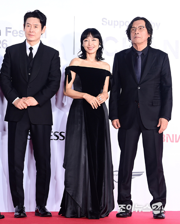 '가능한 사랑' 배우 전도연이 6일 부산 해운대구 영화의전당에서 열린 제31회 부산국제영화제 개막식 레드카펫 행사에 참석하고 있다. [사진=정소희 기자]
