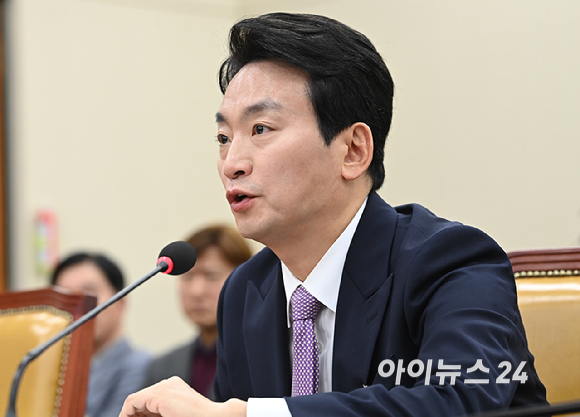 박장범 한국방송공사 사장 후보자가 19일 오전 서울 여의도 국회 과학기술정보방송통신위원회에서 열린 인사청문회에서 의원 질의에 답하고 있다. [사진=곽영래 기자]