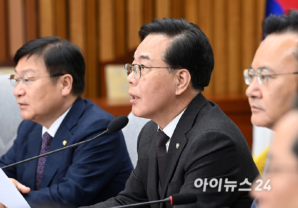 송언석 국민의힘 원내대표가 6일 서울 여의도 국회에서 열린 원내대책회의에서 발언하고 있다. [사진=곽영래 기자]