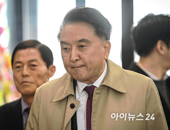 국민의힘의 컷오프(공천 배제) 통보를 받은 김영환 충북도지사가 17일 오전 서울 여의도 국민의힘 당사에서 입장을 밝히고 있다. [사진=곽영래 기자]