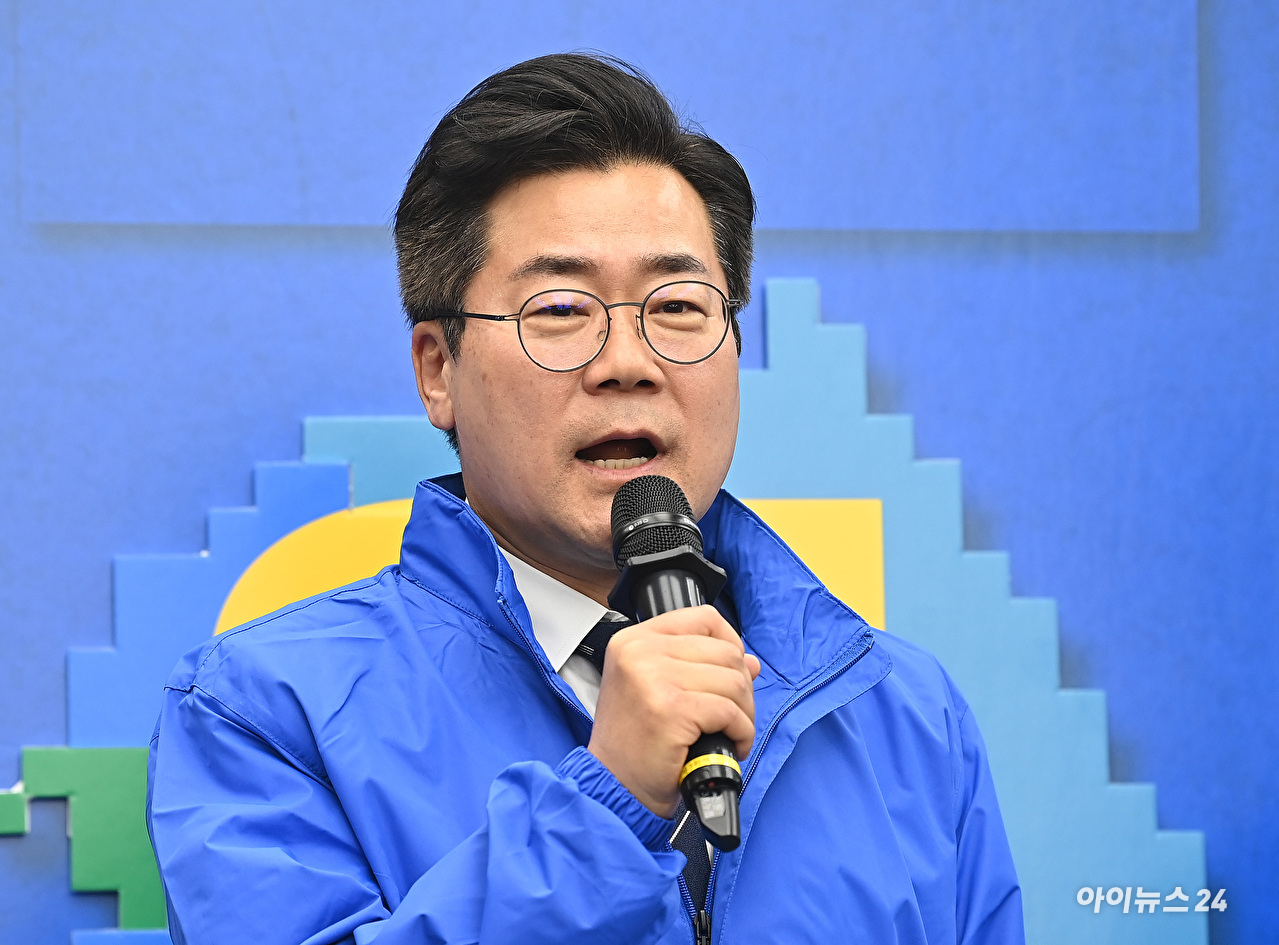 박찬대 인천시장 후보가 지난달 23일 국회에서 열린 민주당 광역단체장 후보 연석회의에서 인사말을 하고 있다. [사진=곽영래 기자]