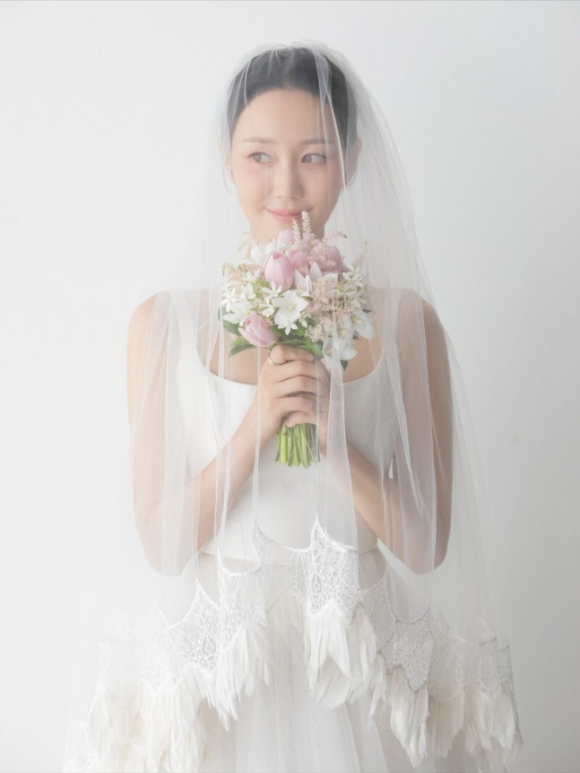 이유영이 결혼식 사진을 공개했다. [사진=이유영 SNS]