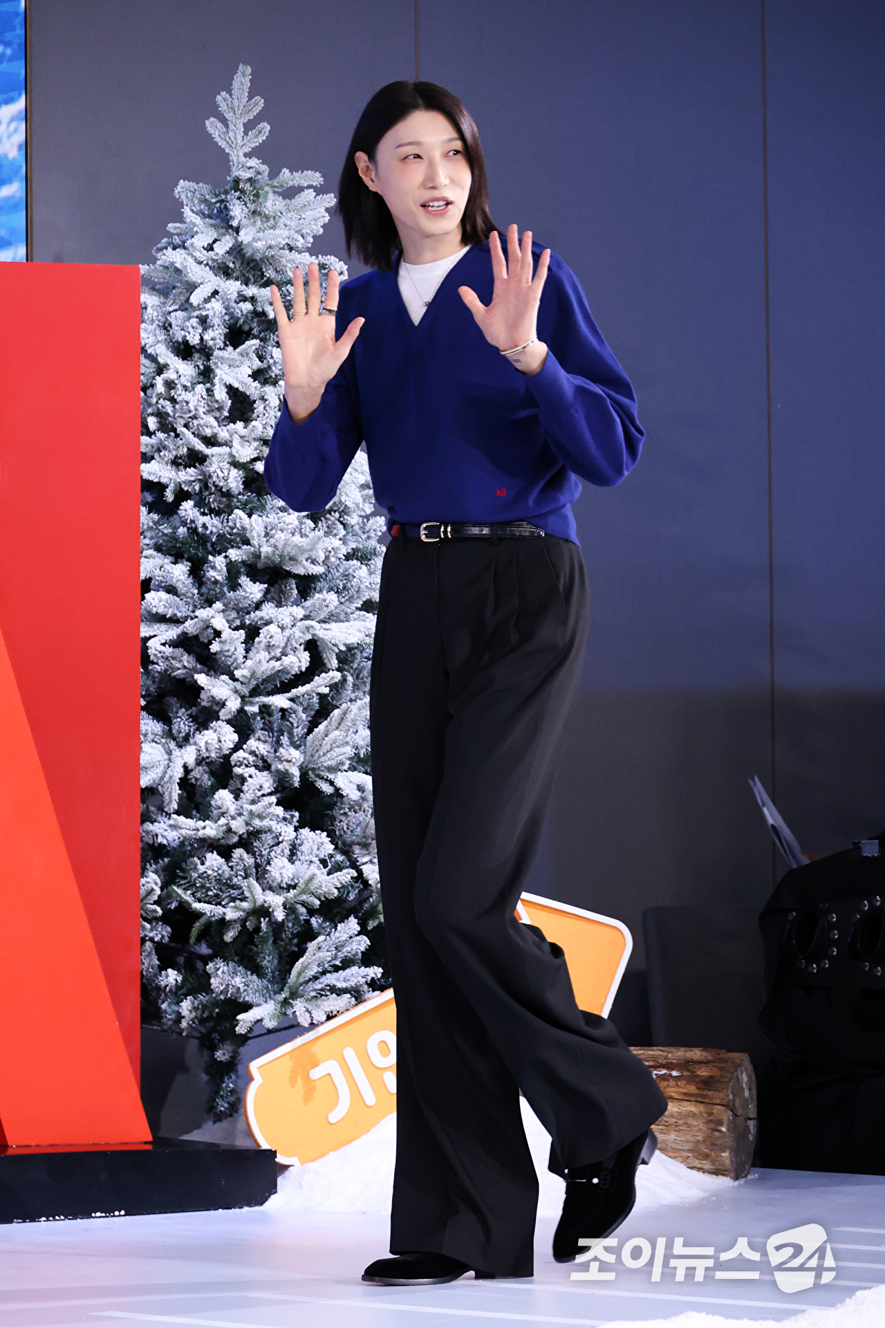 전 배구선수 김연경이 22일 오전 서울 마포구 호텔 나루 서울 엠갤러리에서 진행된 넷플릭스 예능 '대환장 기안장 시즌2' 제작발표회에 참석해 포즈를 취하고 있다. [사진=문수지 기자]