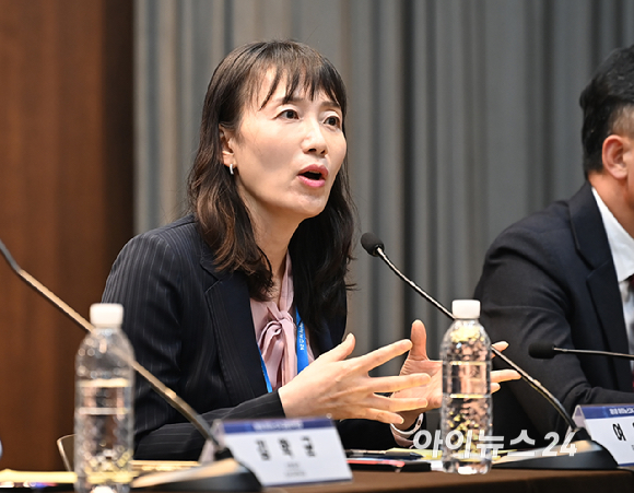 '제5회 아이뉴스24 금융정책포럼'이 '새 정부의 금융정책 방향을 묻는다'를 주제로 19일 서울 중구 은행회관 국제회의실에서 열렸다. 패널토론에서 여은정 중앙대학교 경영학부 교수가 발언하고 있다. [사진=곽영래 기자]
