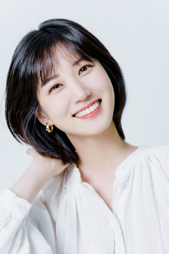 배우 박은빈이 ENA채널 '이상한 변호사 우영우' 종영 인터뷰에 앞서 포즈를 취하고 있다. [사진=나무엑터스]