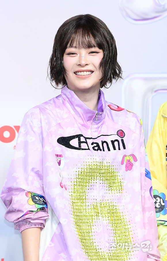그룹 뉴진스 하니가 21일 오후 인천광역시 중구 A리조트에서 열린 '2024 SBS 가요대전 썸머' 블루카펫 행사에 참석하고 있다. [사진=정소희 기자]