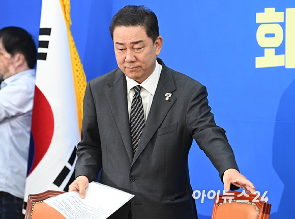 김병기 더불어민주당 원내대표가 11일 서울 여의도 국회에서 열린 정책조정회의에 참석하고 있다. [사진=곽영래 기자]